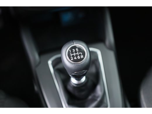 Ford Focus 1.0 EcoBoost Hybrid Titanium | Navigatie Sync 4 | Climate Control | Cruise Control | Getint Glas ... ActivLease financial lease