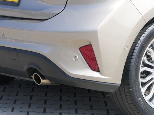 Ford Focus 1.0 EcoBoost Titanium | LED | Winterpack | 17 Inch | B&O Audio | Navigatie | Keyless | Camera ActivLease financial lease