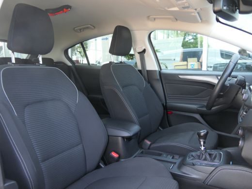 Ford Focus 1.0 EcoBoost Titanium Winterpack | 17 Inch | B&O Audio | Navigatie | LED | Keyless | Camera ActivLease financial lease