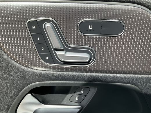 Mercedes B-Klasse 180 Business Solution Luxury Automaat Pano Leder Adap.Cruise Vol Opties! ActivLease financial lease