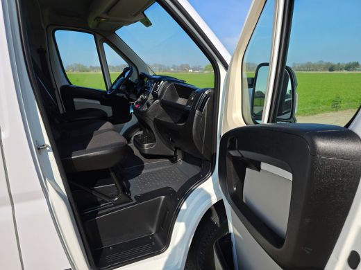 Peugeot Boxer 330 2.0 BlueHDI L2 H2 Pro - 110 Pk - Euro 6 - Koel / Vries - Airco - Cruise Control ActivLease financial lease