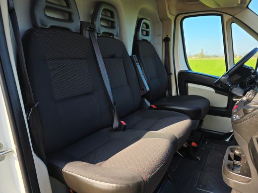 Peugeot Boxer 330 2.0 BlueHDI L2 H2 Pro - 110 Pk - Euro 6 - Koel / Vries - Airco - Cruise Control ActivLease financial lease