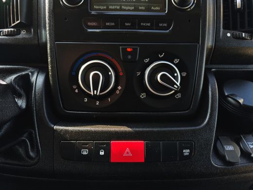 Peugeot Boxer 330 2.0 BlueHDI L2 H2 Pro - 110 Pk - Euro 6 - Koel / Vries - Airco - Cruise Control ActivLease financial lease