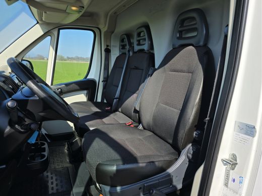 Peugeot Boxer 330 2.0 BlueHDI L2 H2 Pro - 110 Pk - Euro 6 - Koel / Vries - Airco - Cruise Control ActivLease financial lease