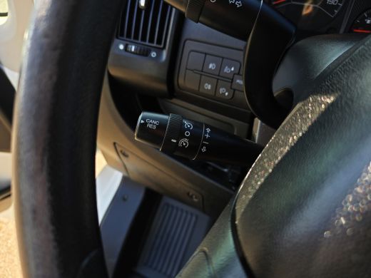 Peugeot Boxer 330 2.0 BlueHDI L2 H2 Pro - 110 Pk - Euro 6 - Koel / Vries - Airco - Cruise Control ActivLease financial lease