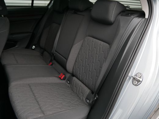 Volkswagen Golf 1.5 eHybrid Life Edition Adaptive Cruise Control - Parkeercamera - Ambiance Verlichting ActivLease financial lease