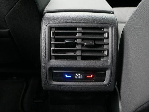 Volkswagen Golf 1.5 eHybrid Life Edition Adaptive Cruise Control - Parkeercamera - Ambiance Verlichting ActivLease financial lease