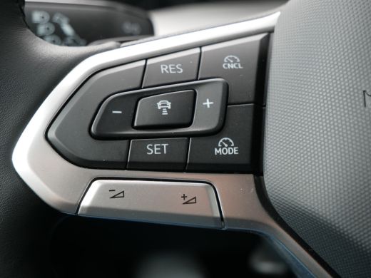 Volkswagen Golf 1.5 eHybrid Life Edition Adaptive Cruise Control - Parkeercamera - Ambiance Verlichting ActivLease financial lease