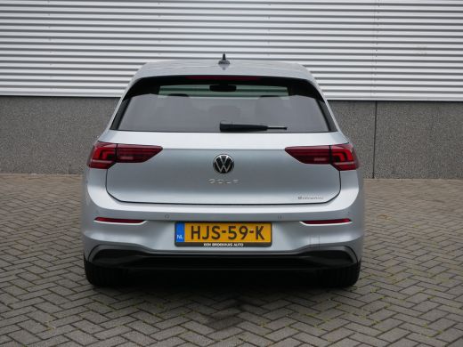 Volkswagen Golf 1.5 eHybrid Life Edition Adaptive Cruise Control - Parkeercamera - Ambiance Verlichting ActivLease financial lease