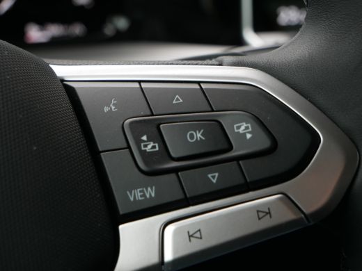Volkswagen Golf 1.5 eHybrid Life Edition Adaptive Cruise Control - Parkeercamera - Ambiance Verlichting ActivLease financial lease