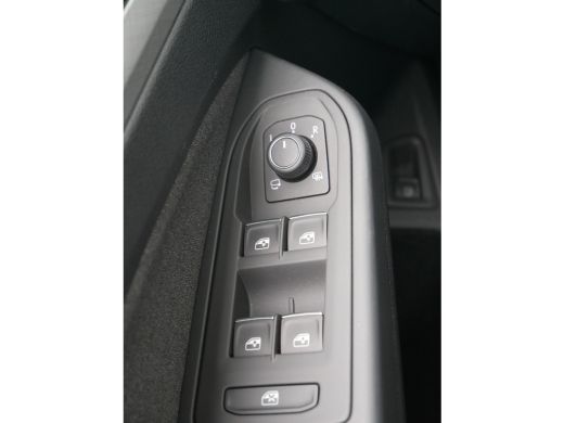 Volkswagen Golf 1.5 eHybrid Life Edition Adaptive Cruise Control - Parkeercamera - Ambiance Verlichting ActivLease financial lease