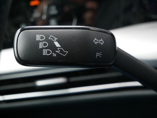 Volkswagen Golf 1.5 eHybrid Life Edition Adaptive Cruise Control - Parkeercamera - Ambiance Verlichting ActivLease financial lease