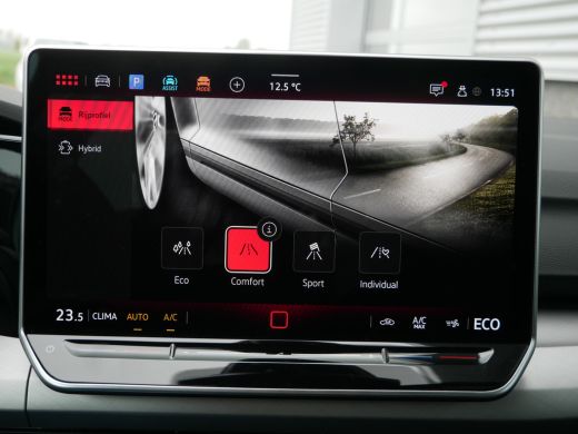 Volkswagen Golf 1.5 eHybrid Life Edition Adaptive Cruise Control - Parkeercamera - Ambiance Verlichting ActivLease financial lease