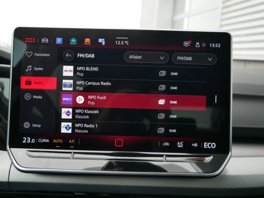 Volkswagen Golf 1.5 eHybrid Life Edition Adaptive Cruise Control - Parkeercamera - Ambiance Verlichting ActivLease financial lease