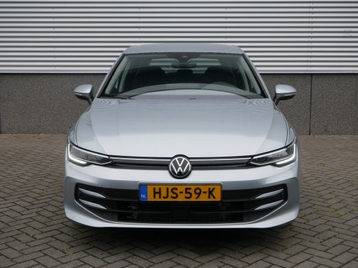 Volkswagen Golf 1.5 eHybrid Life Edition Adaptive Cruise Control - Parkeercamera - Ambiance Verlichting ActivLease financial lease