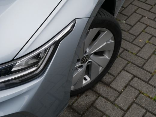 Volkswagen Golf 1.5 eHybrid Life Edition Adaptive Cruise Control - Parkeercamera - Ambiance Verlichting ActivLease financial lease