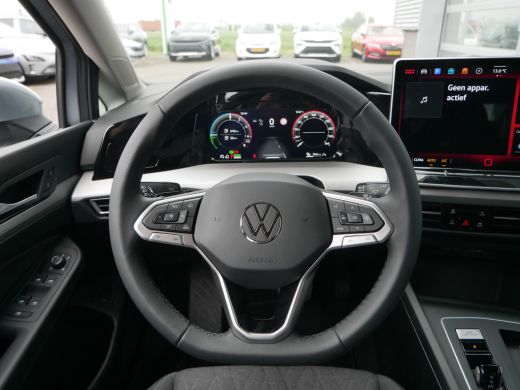 Volkswagen Golf 1.5 eHybrid Life Edition Adaptive Cruise Control - Parkeercamera - Ambiance Verlichting ActivLease financial lease
