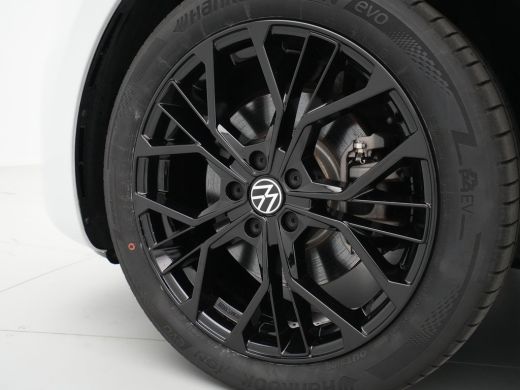 Volkswagen ID.3 Pure 150pk 45 kWh Navigatie Stuurverwarming Clima Led 124 ActivLease financial lease