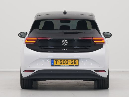 Volkswagen ID.3 Pure 150pk 45 kWh Navigatie Stuurverwarming Clima Led 124 ActivLease financial lease