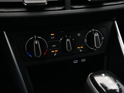 Volkswagen Polo 1.0 TSI 95pk DSG Life Edition Stoelverwarming Camera Pdc Acc Carplay 303 ActivLease financial lease