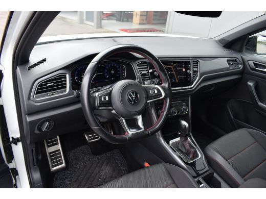 Volkswagen T-Roc 1.5 TSI Sport Business R | Pano | Half Leer | Virtual | Apple CarPlay ActivLease financial lease