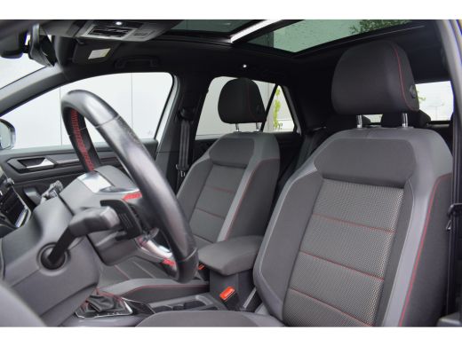 Volkswagen T-Roc 1.5 TSI Sport Business R | Pano | Half Leer | Virtual | Apple CarPlay ActivLease financial lease