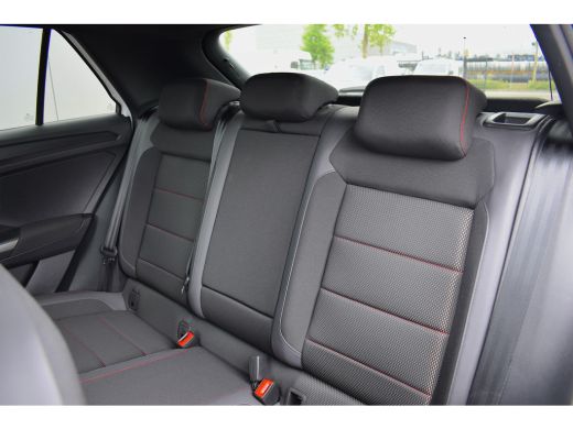 Volkswagen T-Roc 1.5 TSI Sport Business R | Pano | Half Leer | Virtual | Apple CarPlay ActivLease financial lease