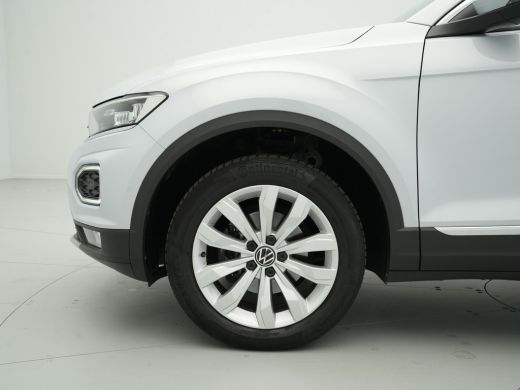 Volkswagen T-Roc 1.5 TSI 150pk DSG Sport Navigatie Camera Acc Executive Getint glas 205 ActivLease financial lease