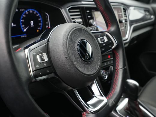 Volkswagen T-Roc 1.5 TSI 150pk DSG Sport Navigatie Camera Acc Executive Getint glas 205 ActivLease financial lease