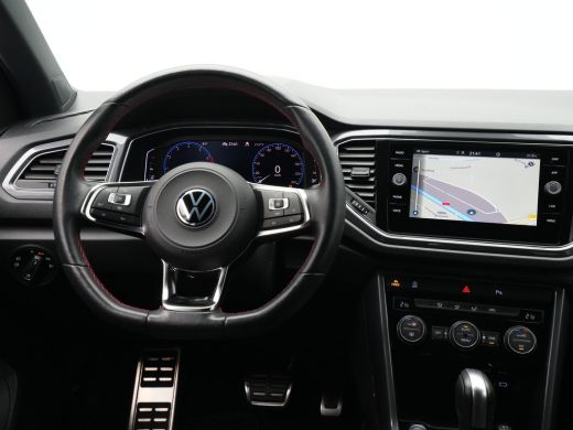 Volkswagen T-Roc 1.5 TSI 150pk DSG Sport Navigatie Camera Acc Executive Getint glas 205 ActivLease financial lease