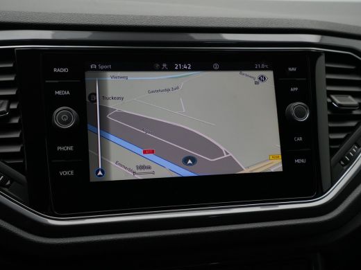 Volkswagen T-Roc 1.5 TSI 150pk DSG Sport Navigatie Camera Acc Executive Getint glas 205 ActivLease financial lease