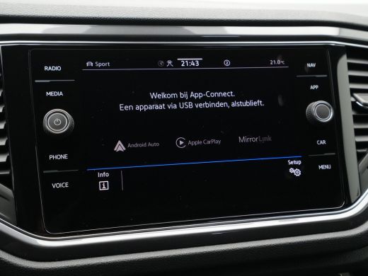 Volkswagen T-Roc 1.5 TSI 150pk DSG Sport Navigatie Camera Acc Executive Getint glas 205 ActivLease financial lease