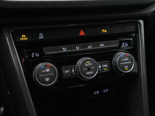 Volkswagen T-Roc 1.5 TSI 150pk DSG Sport Navigatie Camera Acc Executive Getint glas 205 ActivLease financial lease