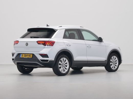 Volkswagen T-Roc 1.5 TSI 150pk DSG Sport Navigatie Camera Acc Executive Getint glas 205 ActivLease financial lease