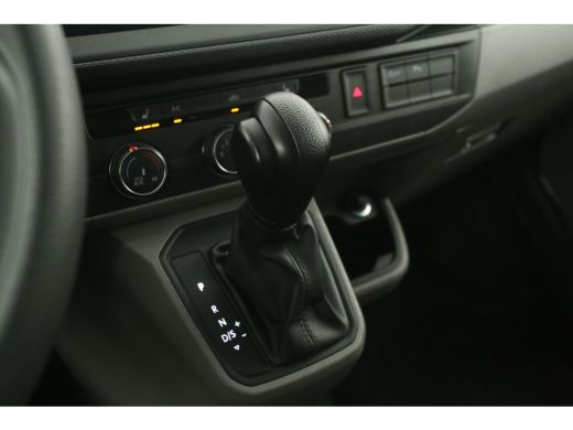 Volkswagen Transporter 2.0 TDI L2H1 150PK Automaat Airco Carplay Cruise DSG PDC 3 Persoons Elektrpakket ActivLease financial lease