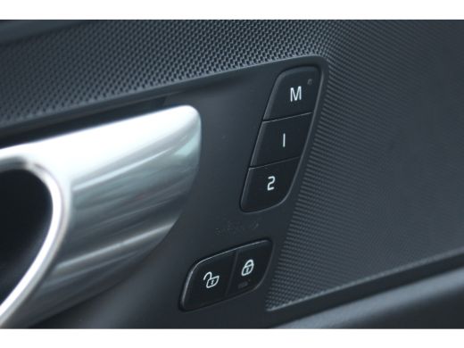 Volvo  XC60 2.0 T8 Plug-in Hybrid AWD Plus Black Edition | Pano | 21"LMV | Pilot Assist | 360 CAM | Keyless |... ActivLease financial lease