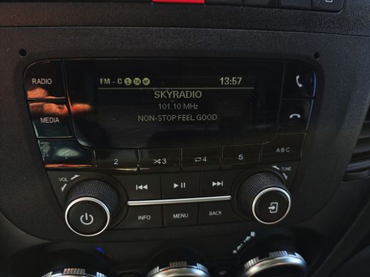 Iveco Daily 35S14V 2.3 352L H2 - 140 Pk - Euro 6 - Airco - Cruise Control ActivLease financial lease
