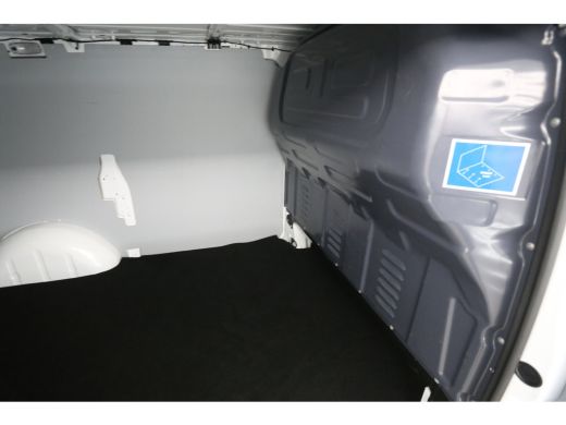 Mercedes Vito 114 CDI Lang Automaat Airco Camera Carplay Cruise Navigatie 3 Persoons 18"LMV Stoelverw. Achterkl... ActivLease financial lease