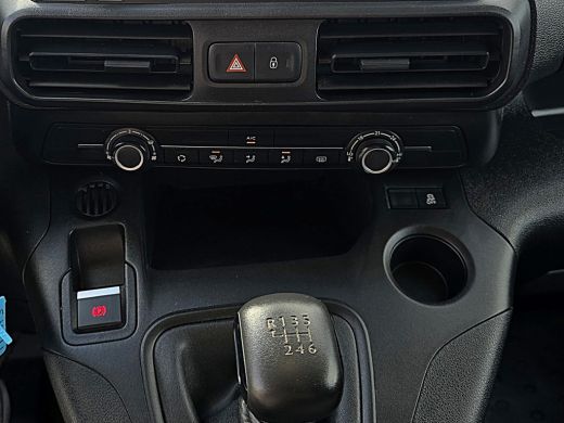 Peugeot Partner 1.2 PureTech Premium BENZINE - 110 Pk - Euro 6 - Airco -Cruise Control ActivLease financial lease