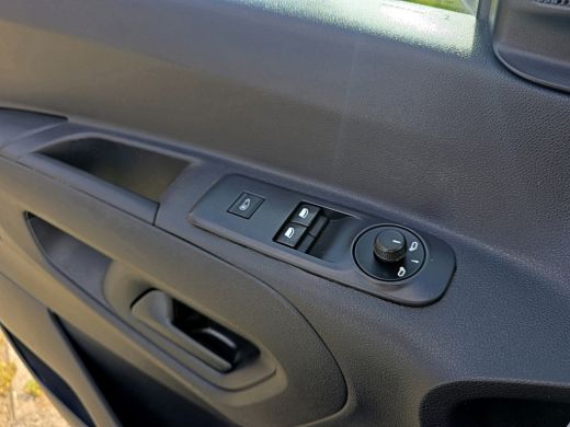 Peugeot Partner 1.2 PureTech Premium BENZINE - 110 Pk - Euro 6 - Airco -Cruise Control ActivLease financial lease