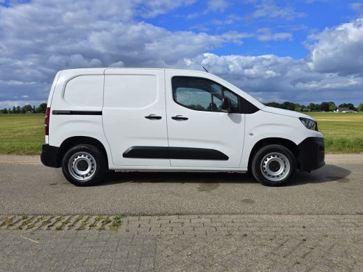 Peugeot Partner 1.2 PureTech Premium BENZINE - 110 Pk - Euro 6 - Airco -Cruise Control ActivLease financial lease