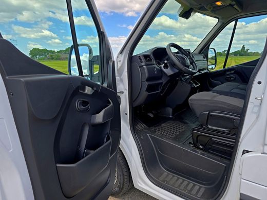 Renault Master T33 2.3 dCi 135 L2 H2 Comfort - 135 Pk - Euro 6 - Navi - Airco - Cruise Control ActivLease financial lease