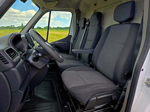 Renault Master T33 2.3 dCi 135 L2 H2 Comfort - 135 Pk - Euro 6 - Navi - Airco - Cruise Control ActivLease financial lease