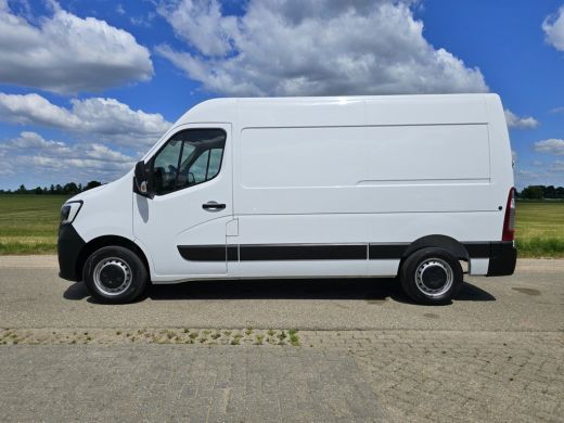 Renault Master T33 2.3 dCi 135 L2 H2 Comfort - 135 Pk - Euro 6 - Navi - Airco - Cruise Control ActivLease financial lease