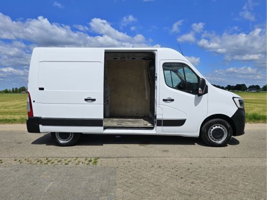 Renault Master T33 2.3 dCi 135 L2 H2 Comfort - 135 Pk - Euro 6 - Navi - Airco - Cruise Control ActivLease financial lease