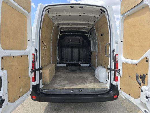 Renault Master T33 2.3 dCi 135 L2 H2 Comfort - 135 Pk - Euro 6 - Navi - Airco - Cruise Control ActivLease financial lease