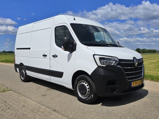 Renault Master T33 2.3 dCi 135 L2 H2 Comfort - 135 Pk - Euro 6 - Navi - Airco - Cruise Control ActivLease financial lease