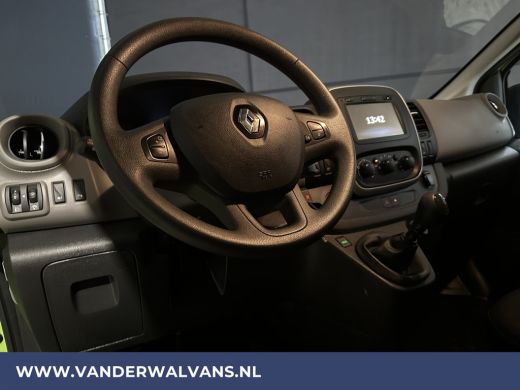 Renault Trafic 1.6 dCi L1H1 Euro6 Airco | Navigatie | Cruisecontrol | Trekhaak | Parkeersensoren Bijrijdersbank ActivLease financial lease