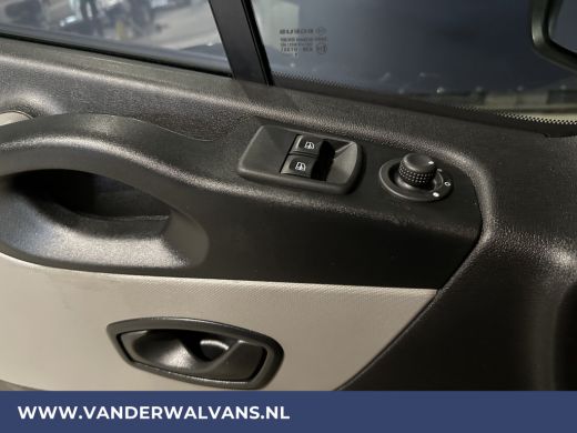 Renault Trafic 1.6 dCi L1H1 Euro6 Airco | Navigatie | Cruisecontrol | Trekhaak | Parkeersensoren Bijrijdersbank ActivLease financial lease