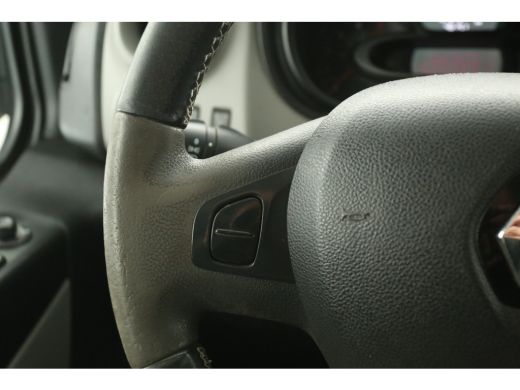 Renault Trafic 1.6 dCi T29 L1H1 Airco Cruise Navigatie Trekhaak 17"LMV PDC 3 Persoons ActivLease financial lease